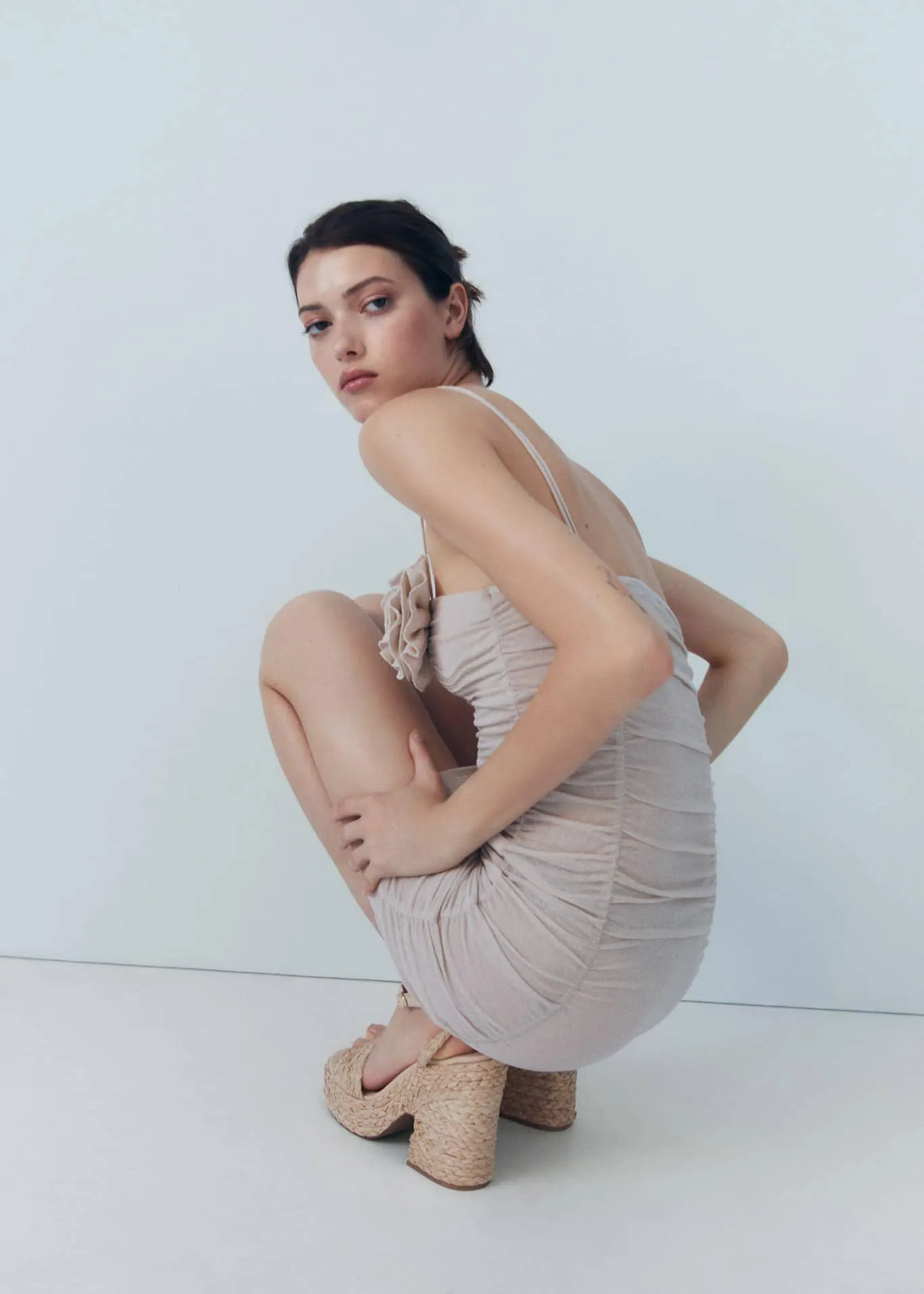 Sandales tressées raphia