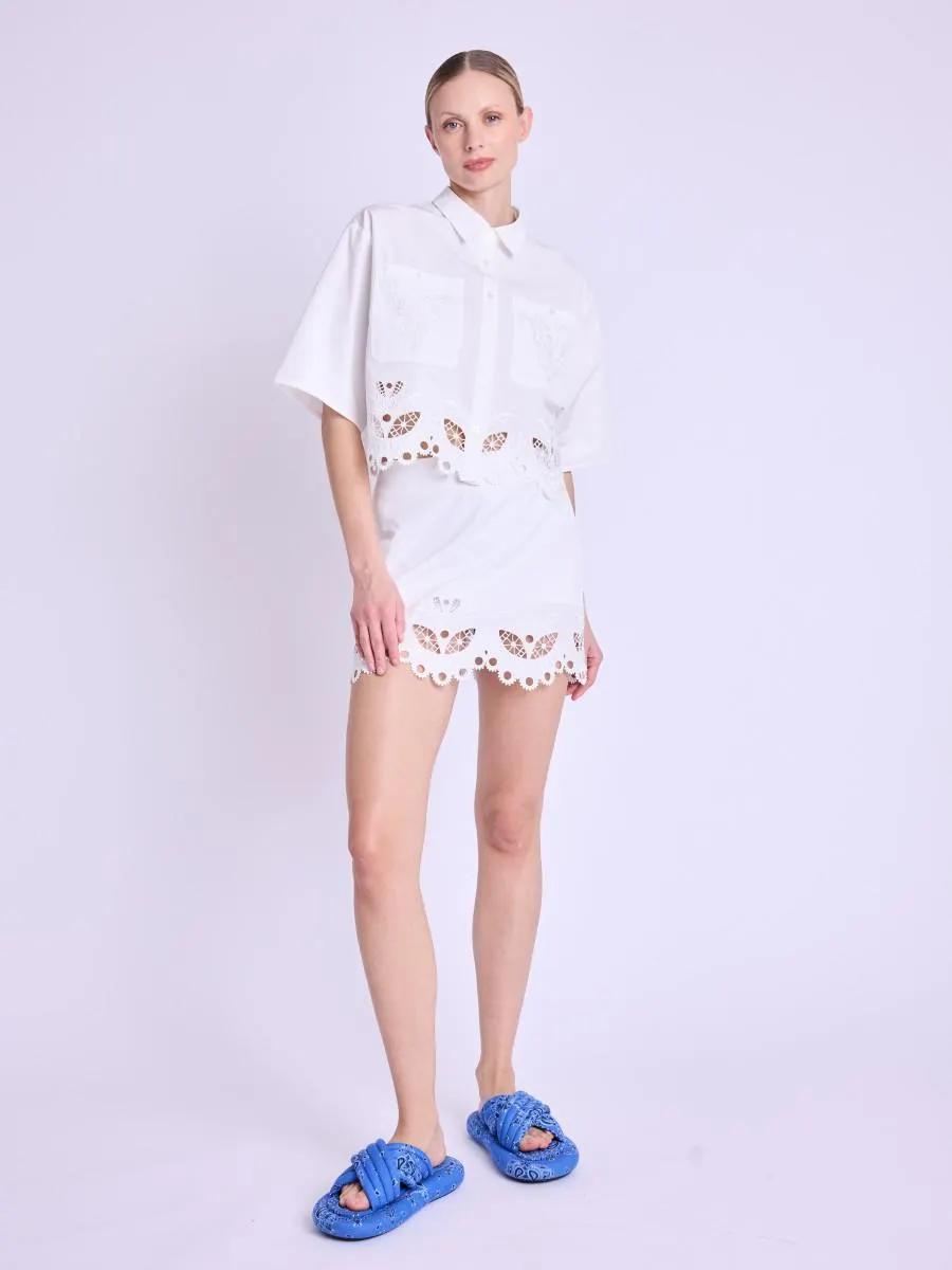 JANAE | Jupe courte blanche à broderies