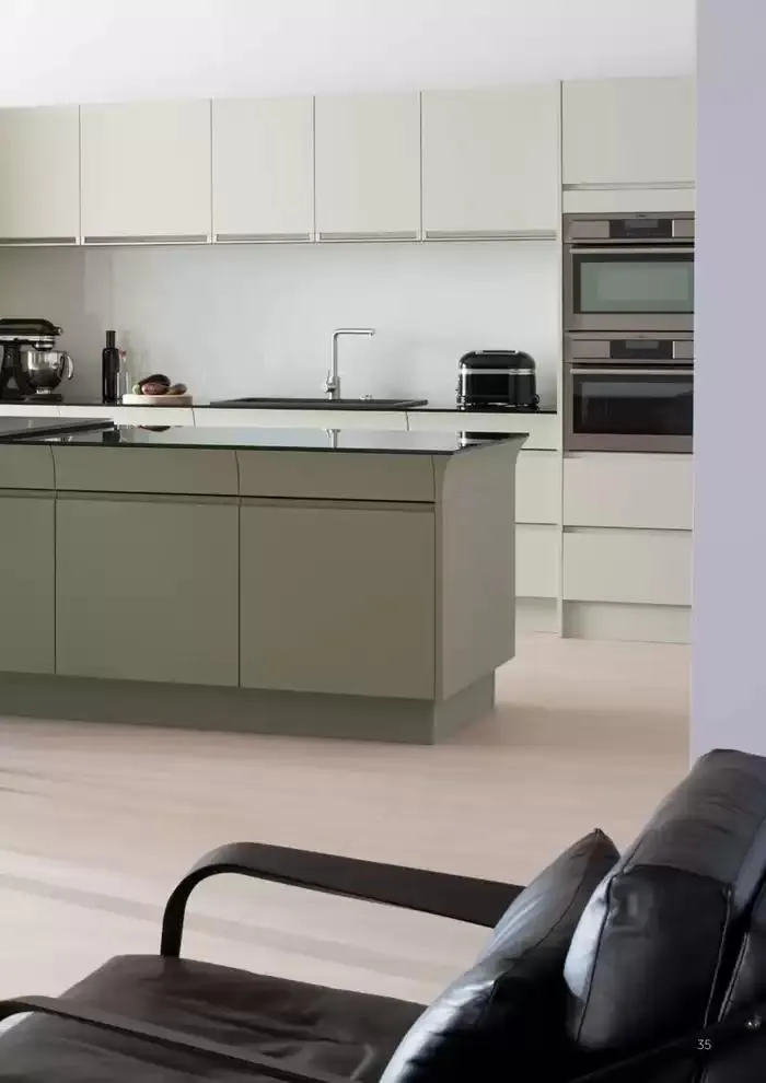 VOUS NE TROUVEREZ PAS VOTRE CUISINE DANS CE CATALOGUE du 16 janvier au 30 avril 2025 - Catalogue page 35