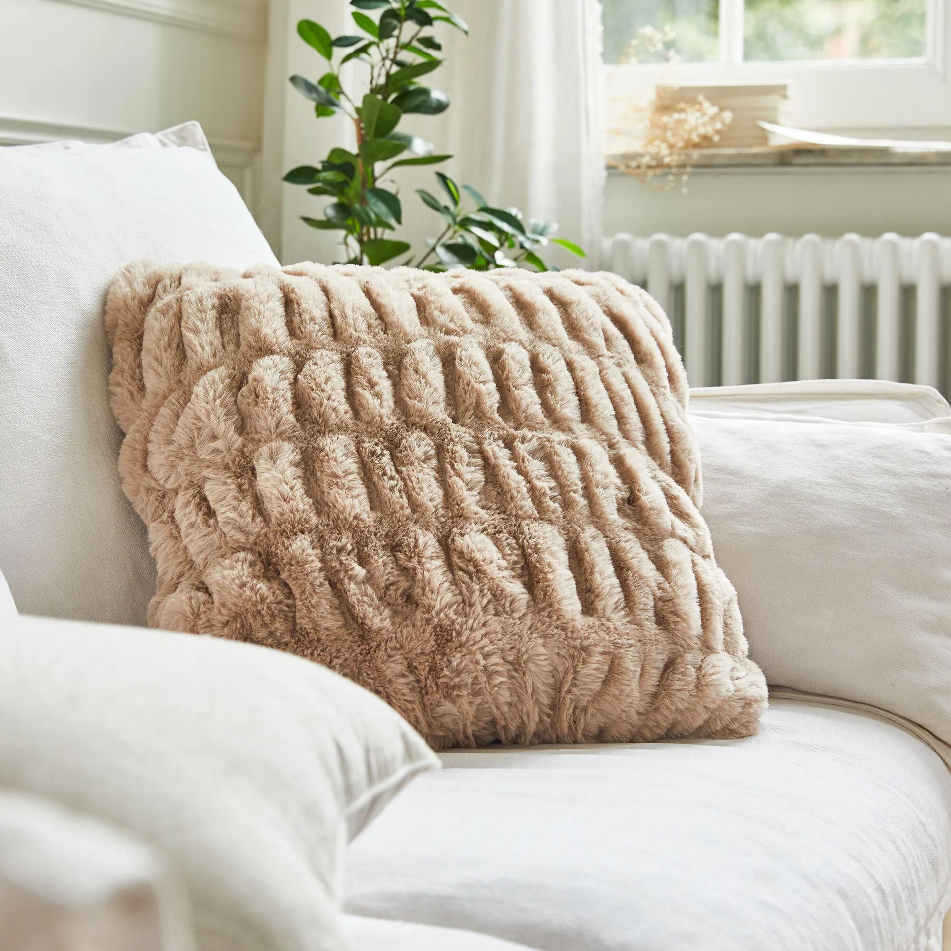 Coussin imitation fourrure 45x45cm - beige alpilles