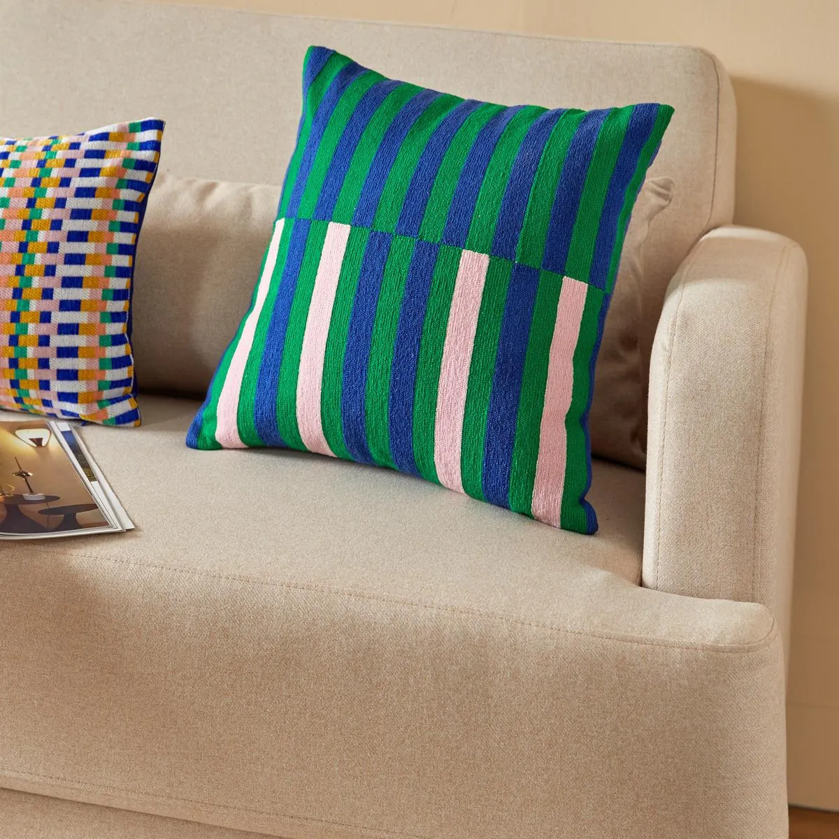 Coussin brodé "Disso"