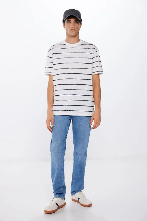 Jeans regular lavado medio oscuro