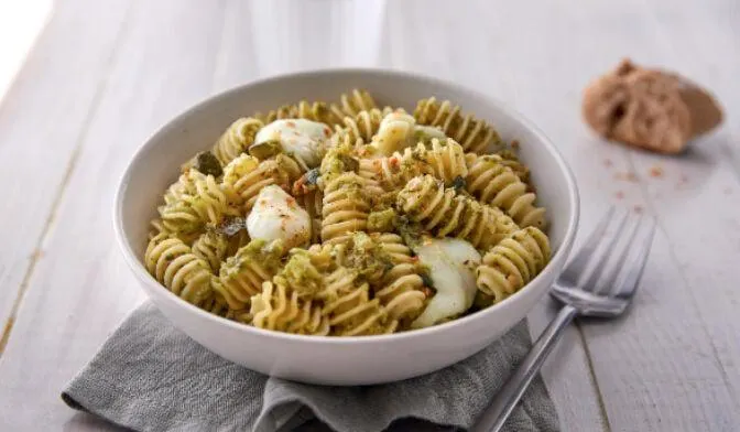 Radiatori au pesto et mozzarella au lait de bufflonne