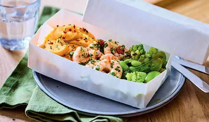 Crevettes purée de patate douce, légumes verts