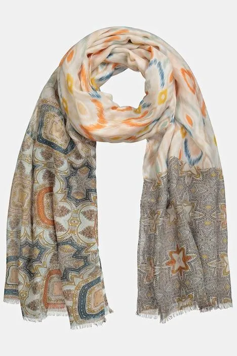 Foulard. Imprimé patchwork ethnique. Bords frangés.
