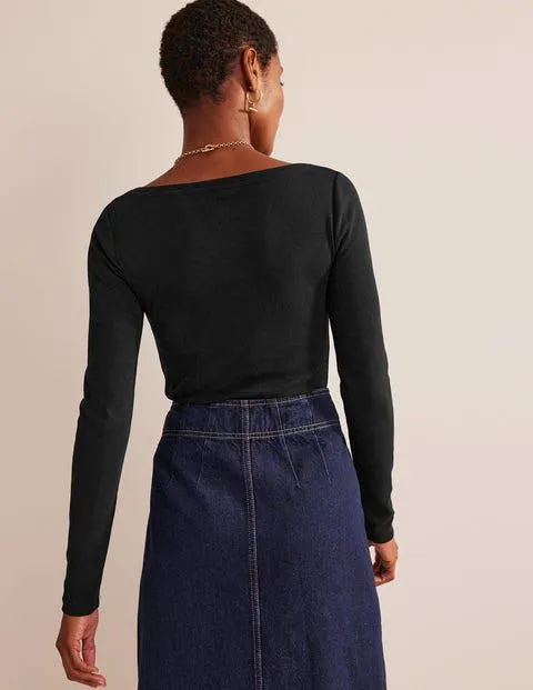 Top essentiel en jersey à col bateau