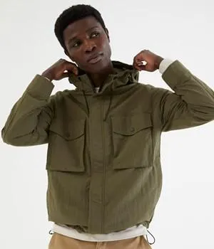 Vettä hylkivä takki