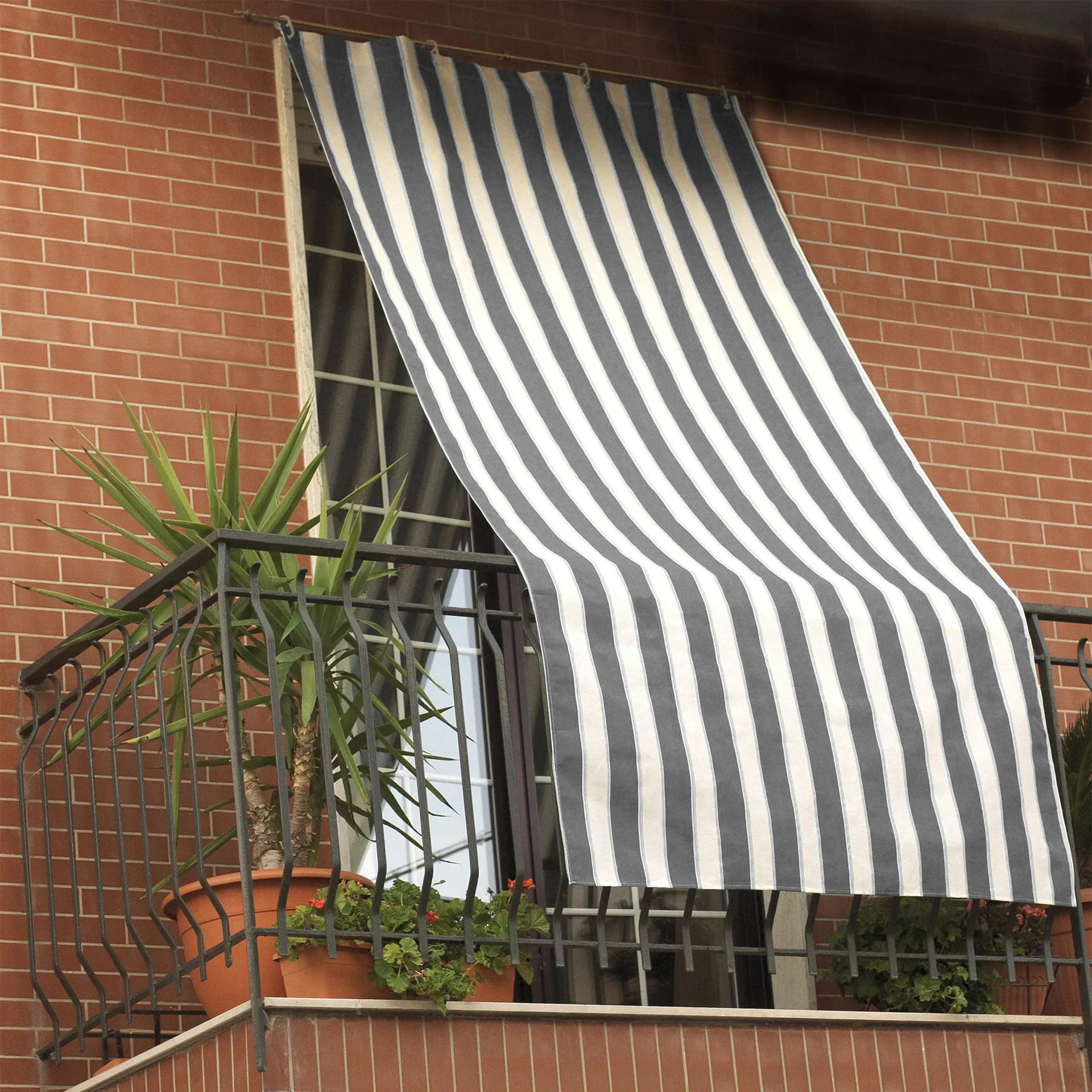 Tenda da sole a caduta colore grigio e bianco