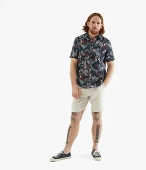 Kuvioitu lyhythihainen kauluspaita