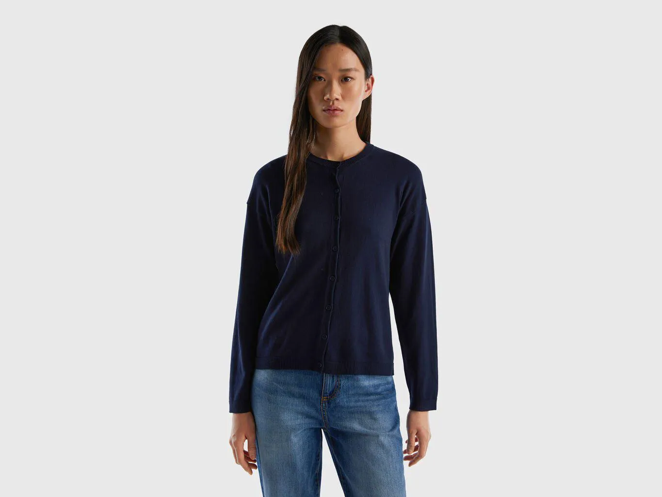 Cardigan girocollo con bottoni