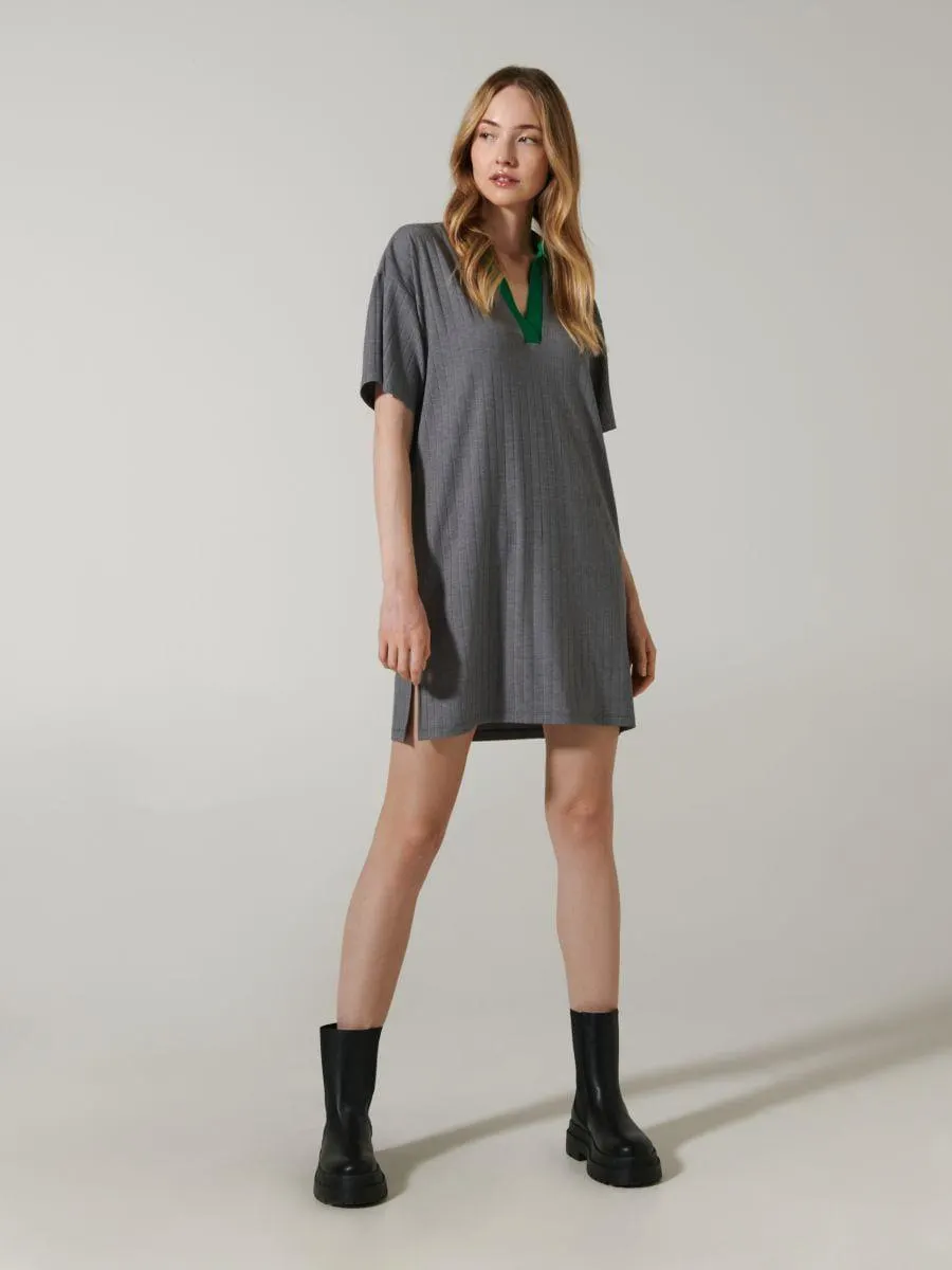 Sukienka mini z kołnierzykiem