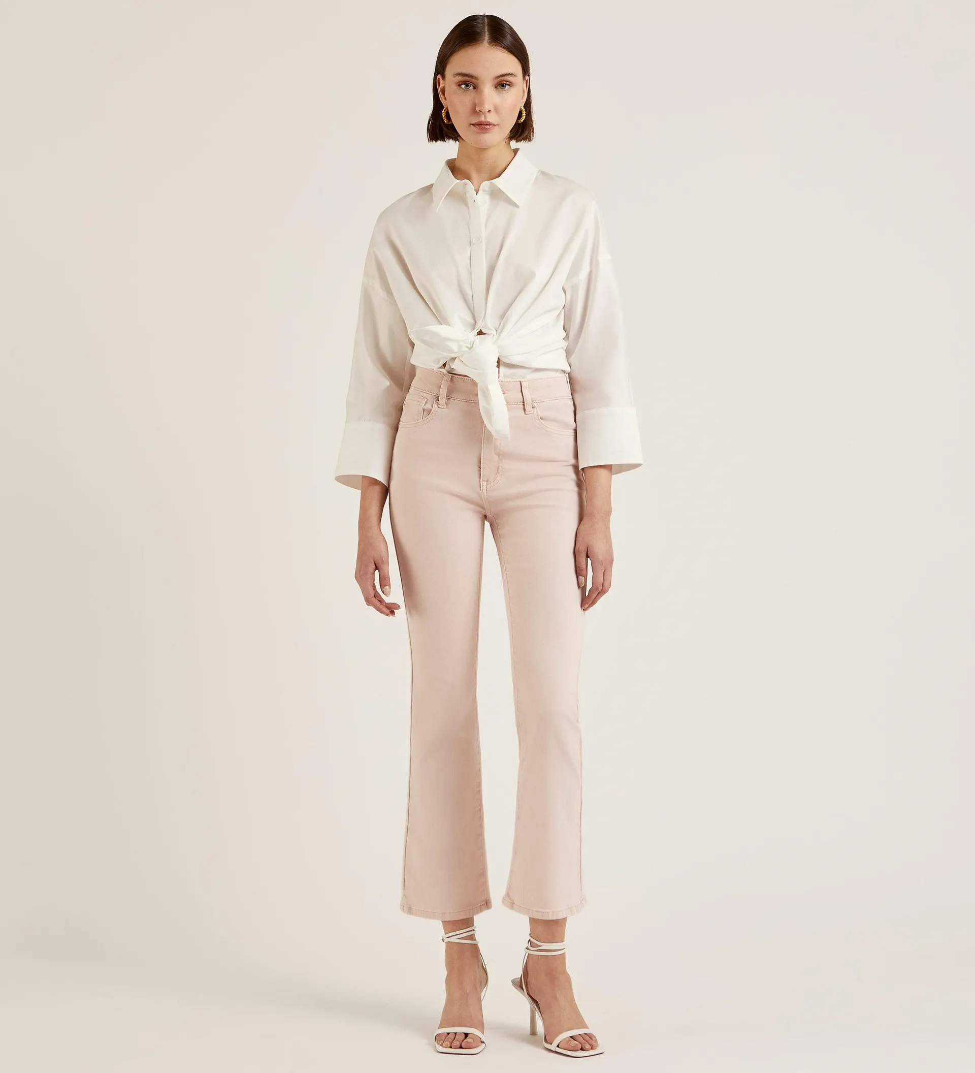 Pantalón crop acampanado