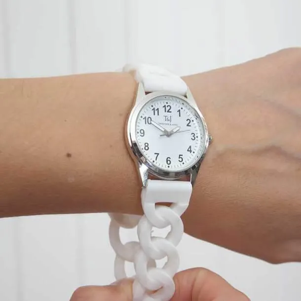 Easy-To-Read Stretch Band Watch