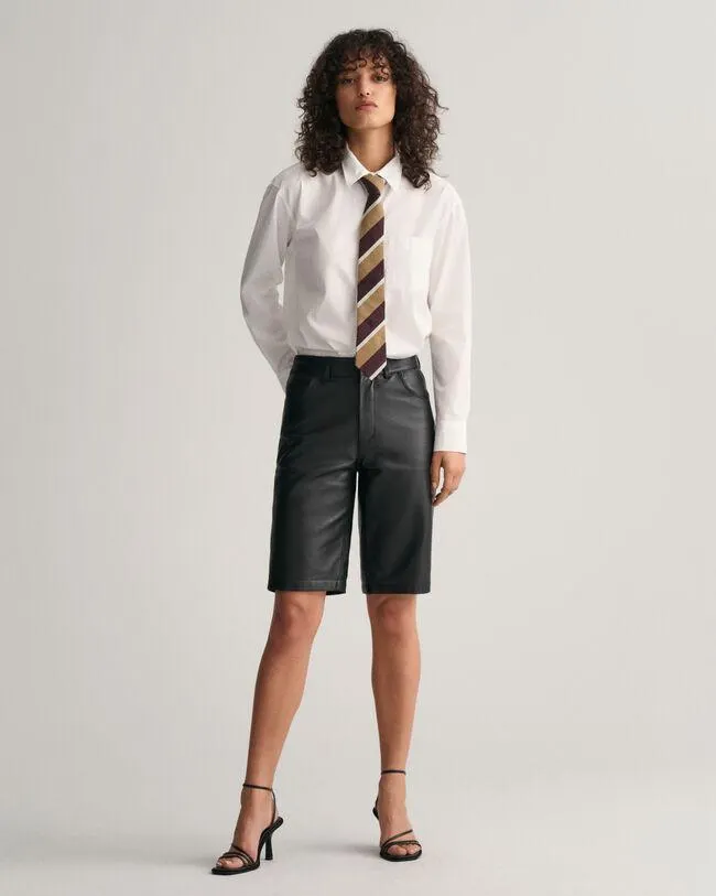 Suoralahkeiset nahkashortsit