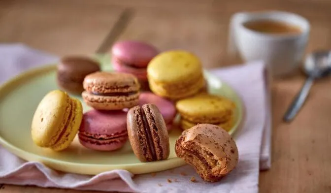 12 macarons, citron-spéculos-fruits rouges-chocolat