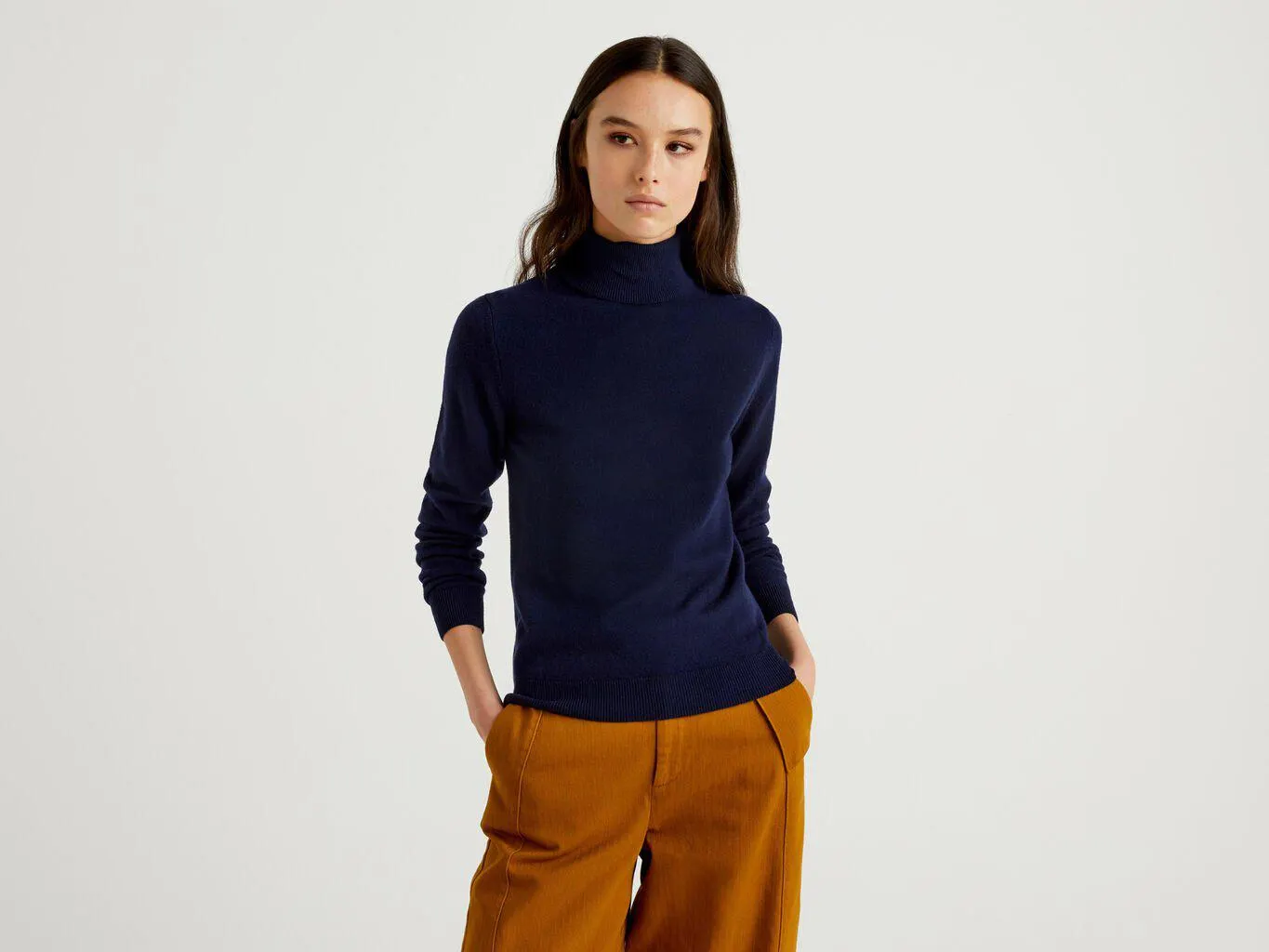 Maglione dolcevita blu scuro in pura lana Merino