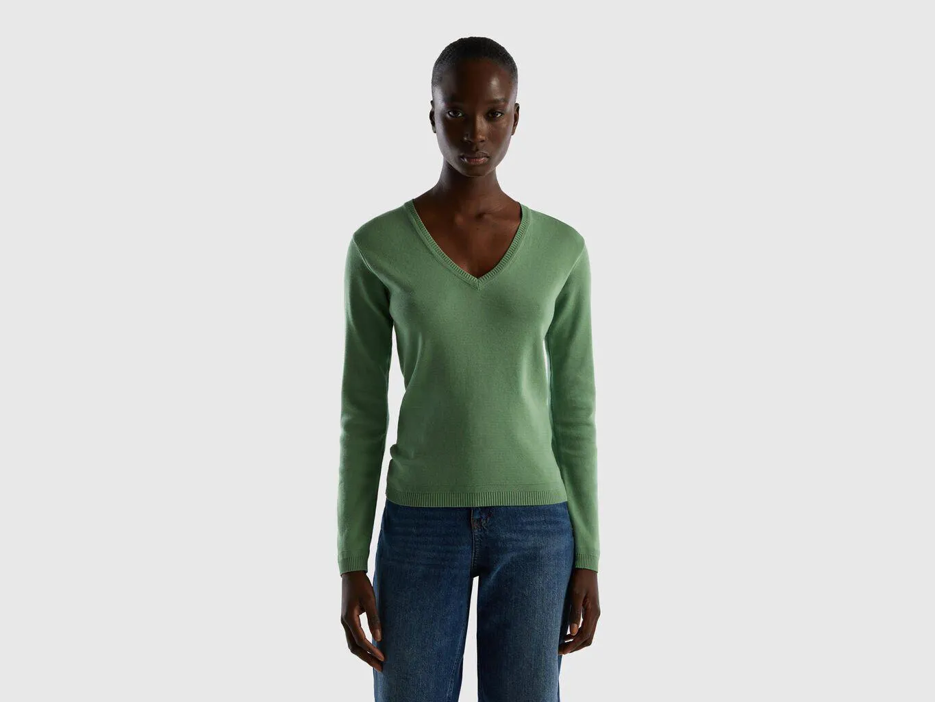 Maglia in puro cotone con scollo a V