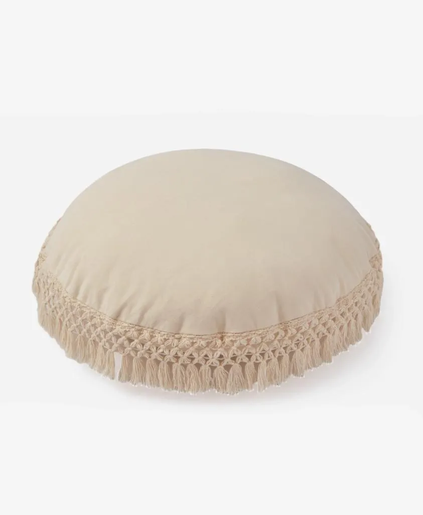 Poduszka z frędzlami, 30 zł. Sprawdź i przyjdź do PEPCO