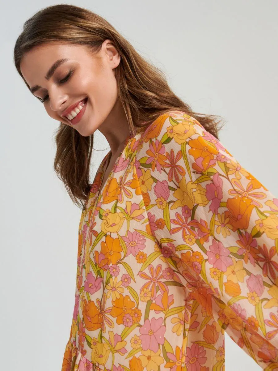 Sukienka mini z bufiastymi rękawami