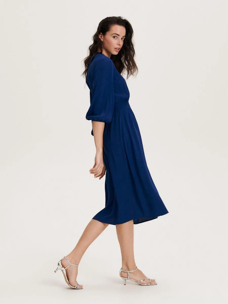 Viszkózban gazdag midiruha