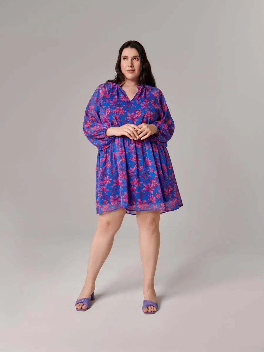 Sukienka mini ze wzorem w kwiaty