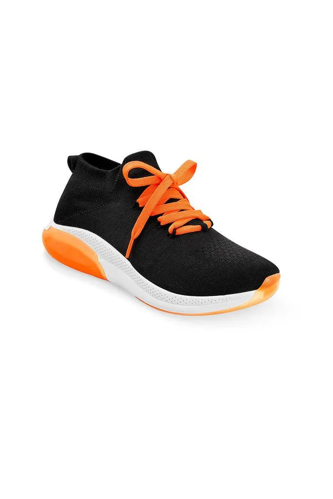 029610 Tenis Caballero Color Negro Con Detalle Naranja Y Microburbuja De Soporte