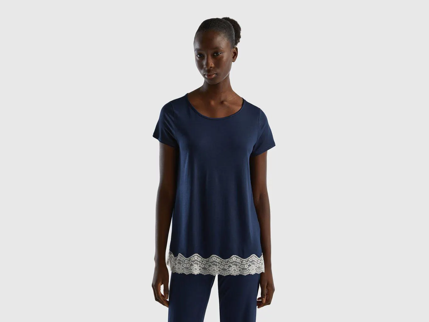 T-shirt fluida a manica corta con pizzo