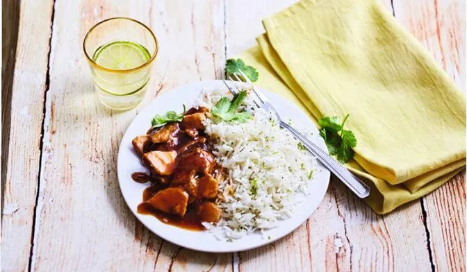 Porc au caramel et riz à la coriandre