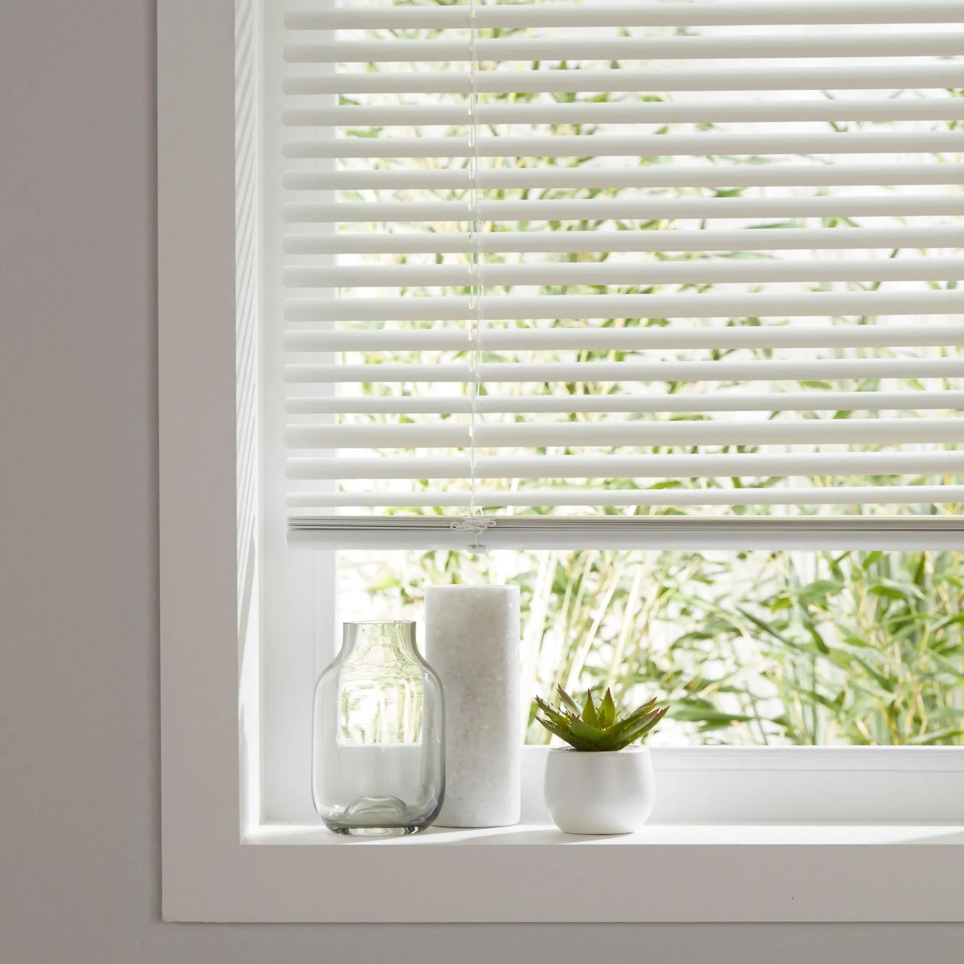 Studio White Aluminium Venetian Blind (W)60cm (L)180cm