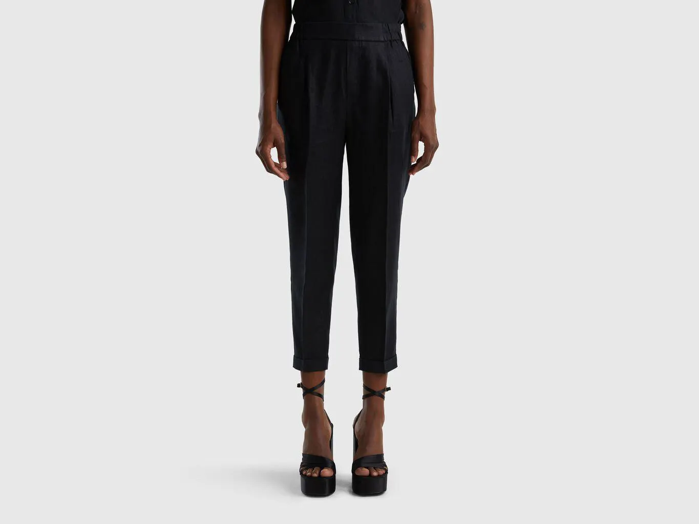 Pantaloni cropped in 100% lino