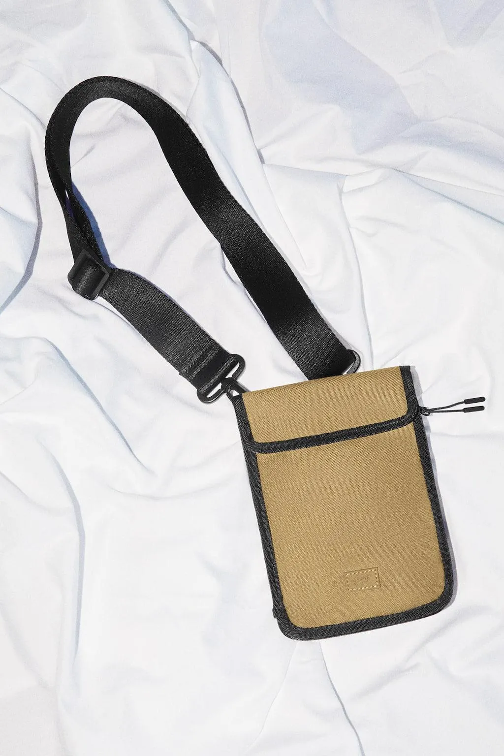 URBAN MOBILE PHONE BAG