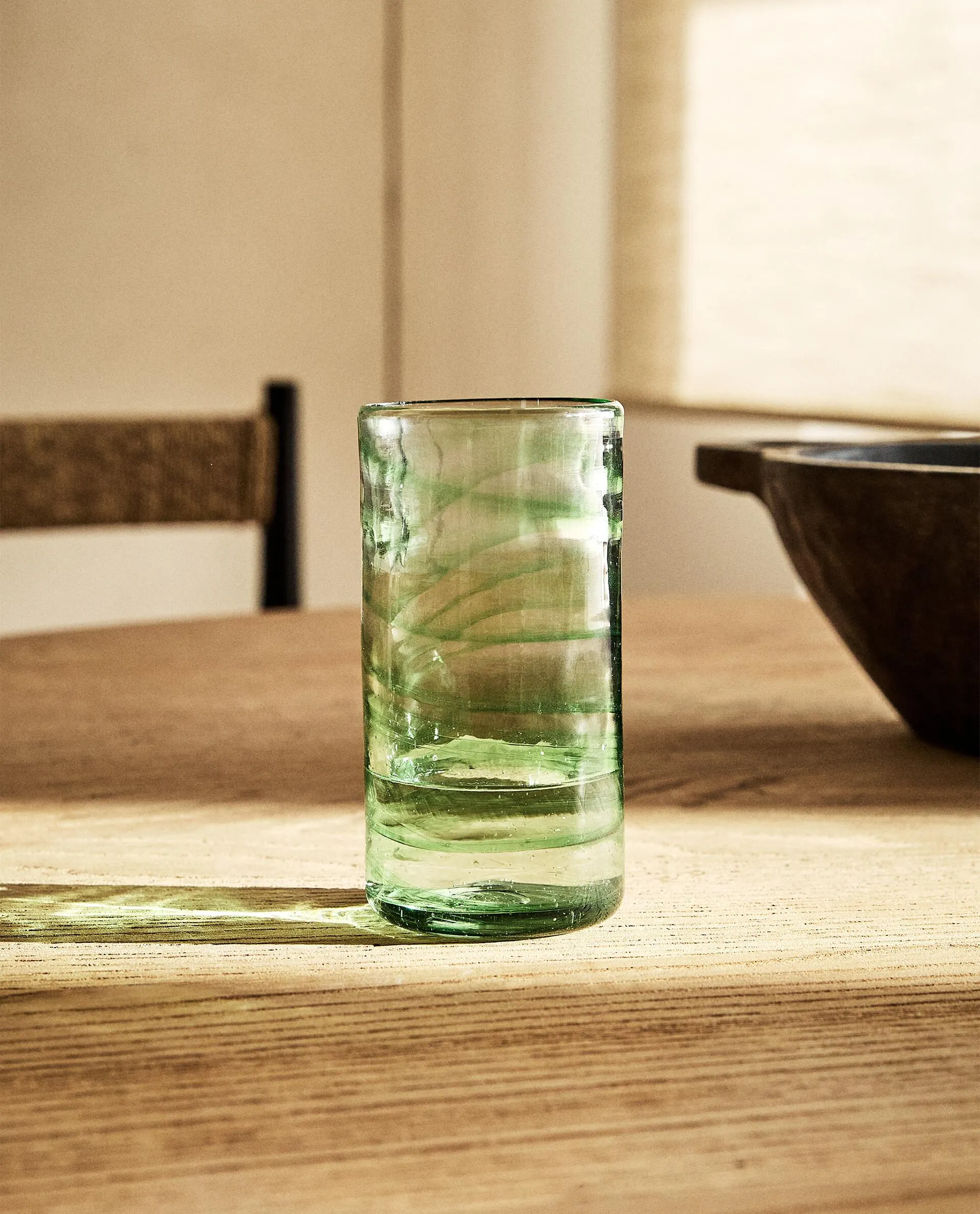 TRINKGLAS HOCH GEBLASENES GLAS FARBIG