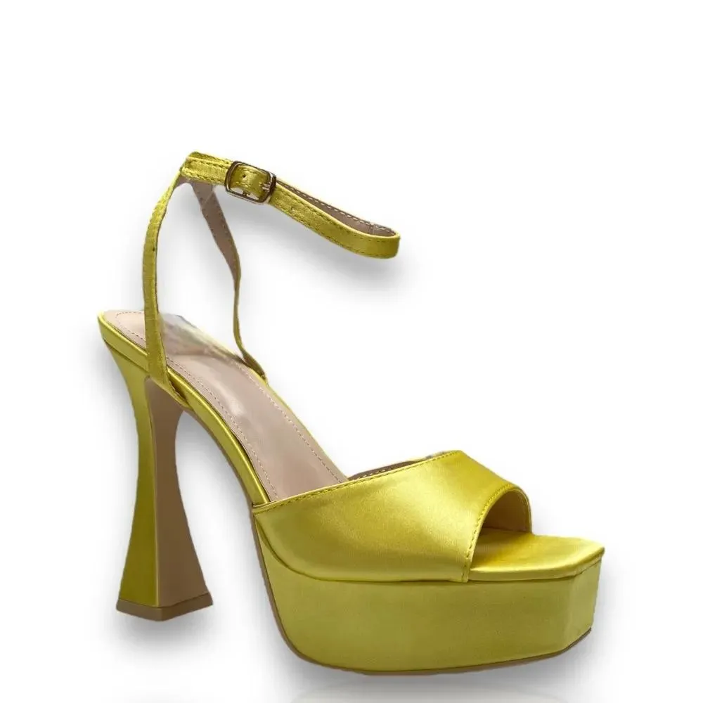 Γυναικεία κίτρινα πέδιλα με λεπτό τακούνι Famous