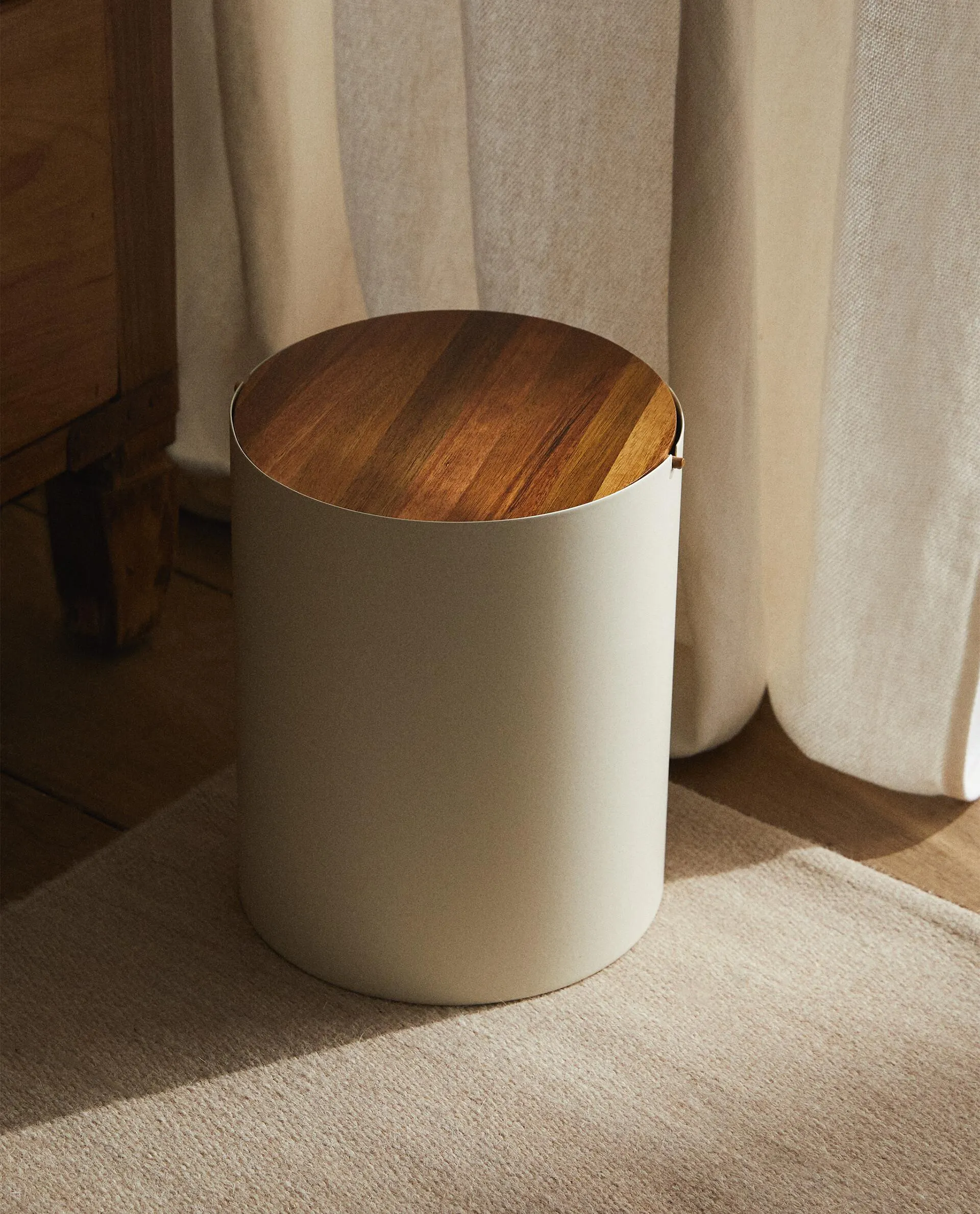 METAL BATHROOM WASTEPAPER BIN WITH WOODEN LID