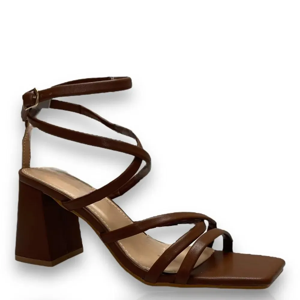 Γυναικεία πέδιλα με λουράκια Famous