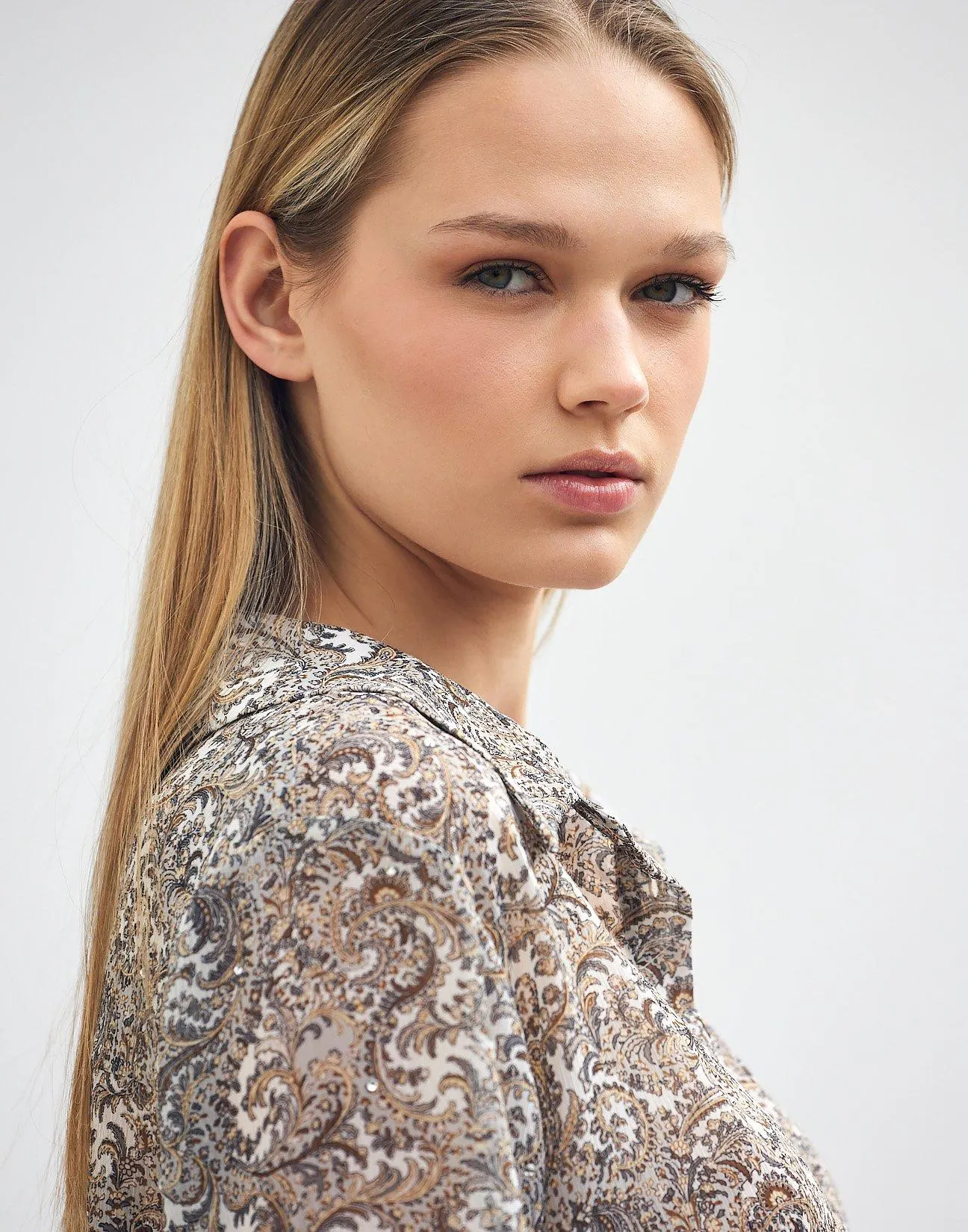 Εμπριμέ πουκάμισο με στρας