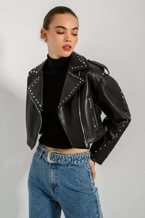 Κροπ τζάκετ σε όψη δερματίνης με τρουκς