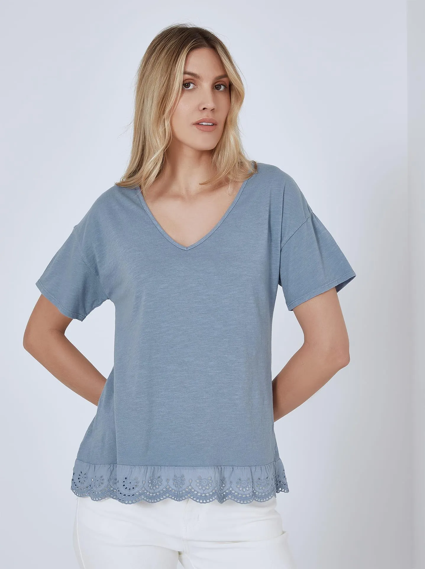 Μπλούζα με κεντητή διάτρητη λεπτομέρεια σε μπλε ραφ