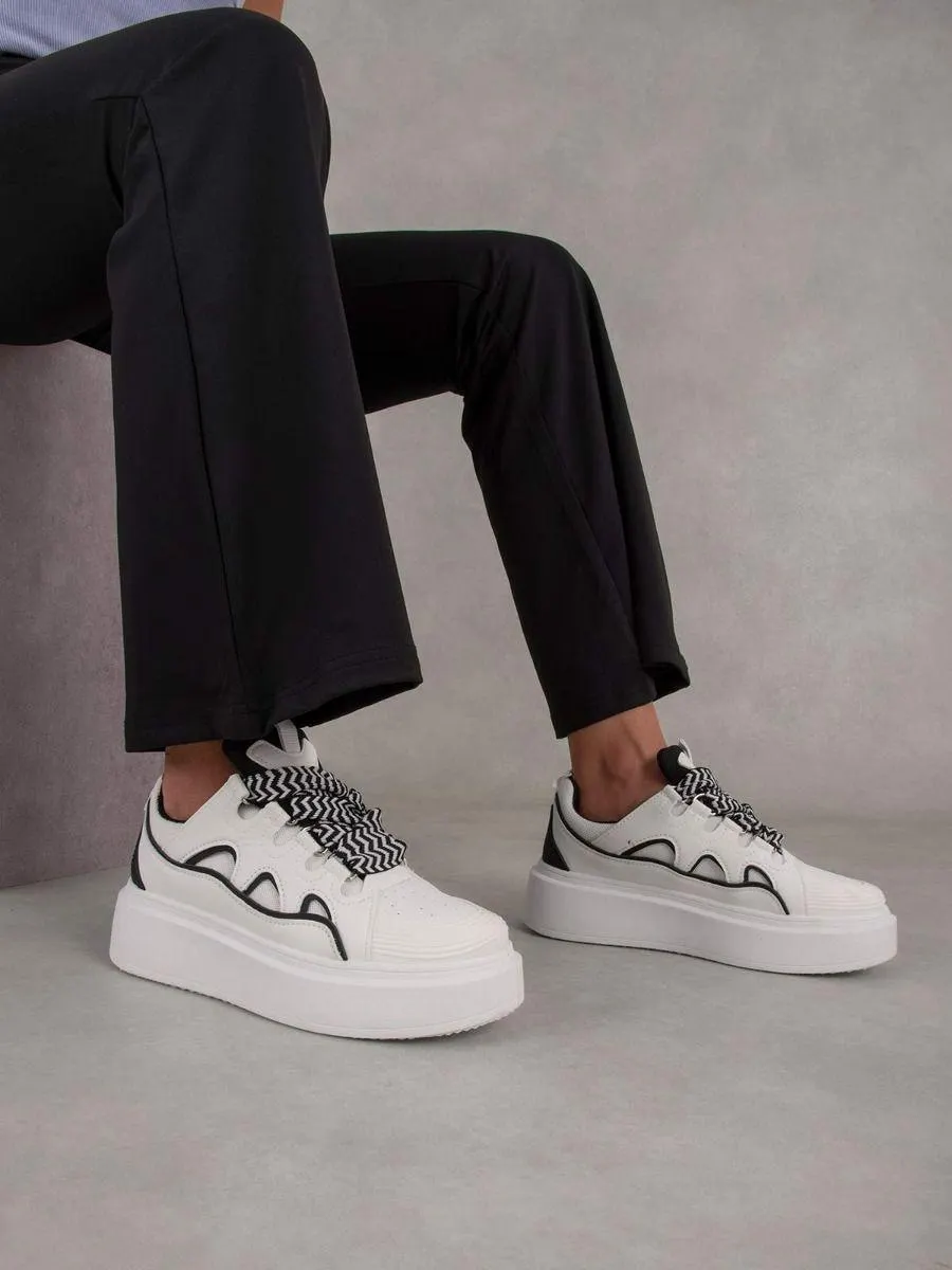 Sneakers δίπατα με κορδόνια