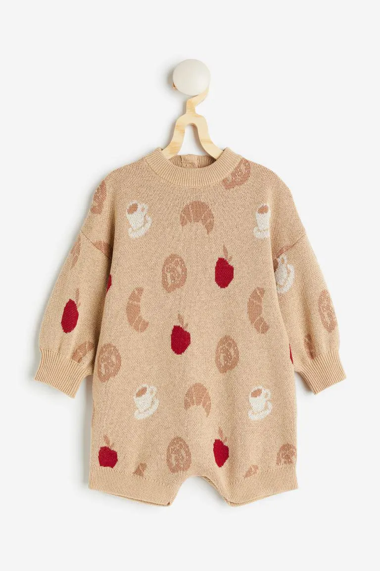 Φορμάκι με κοντά μπατζάκια και πλέξη ζακάρ