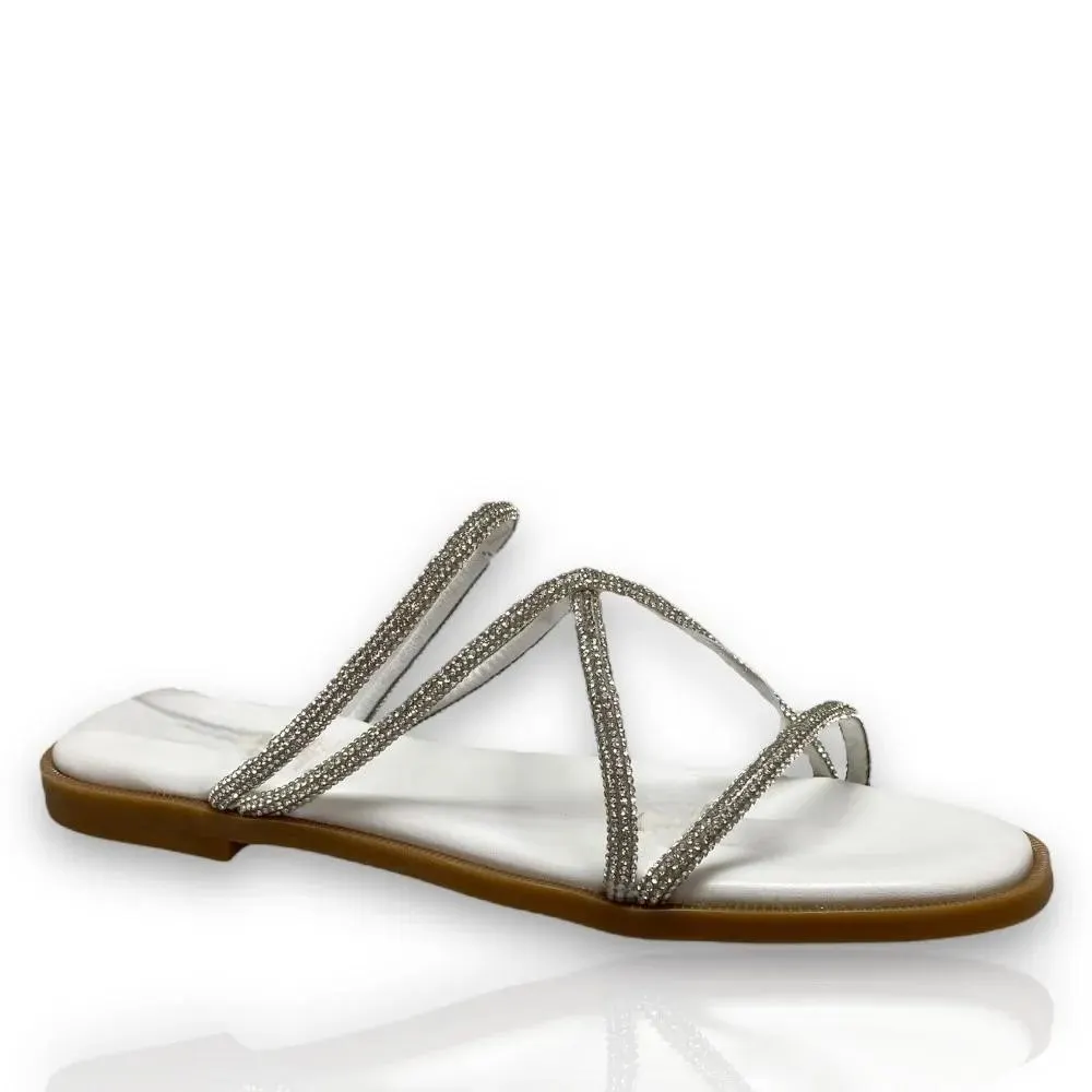 Γυναικεία λευκά σανδάλια Famous