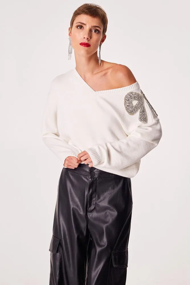 Sweater with bow and rhinestones