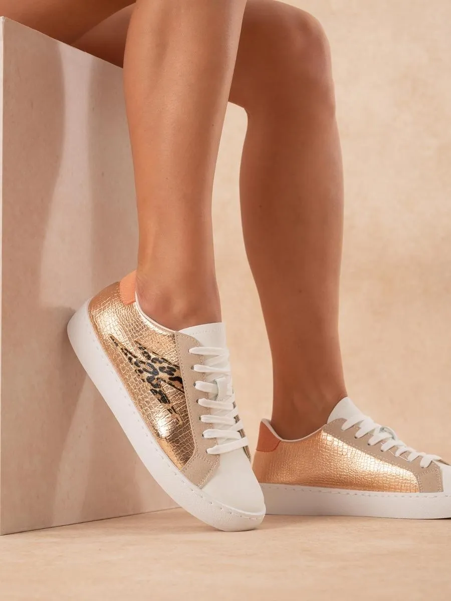 Sneakers με συνδυσμό υλικών & λεπτομέρεια κεραυνό