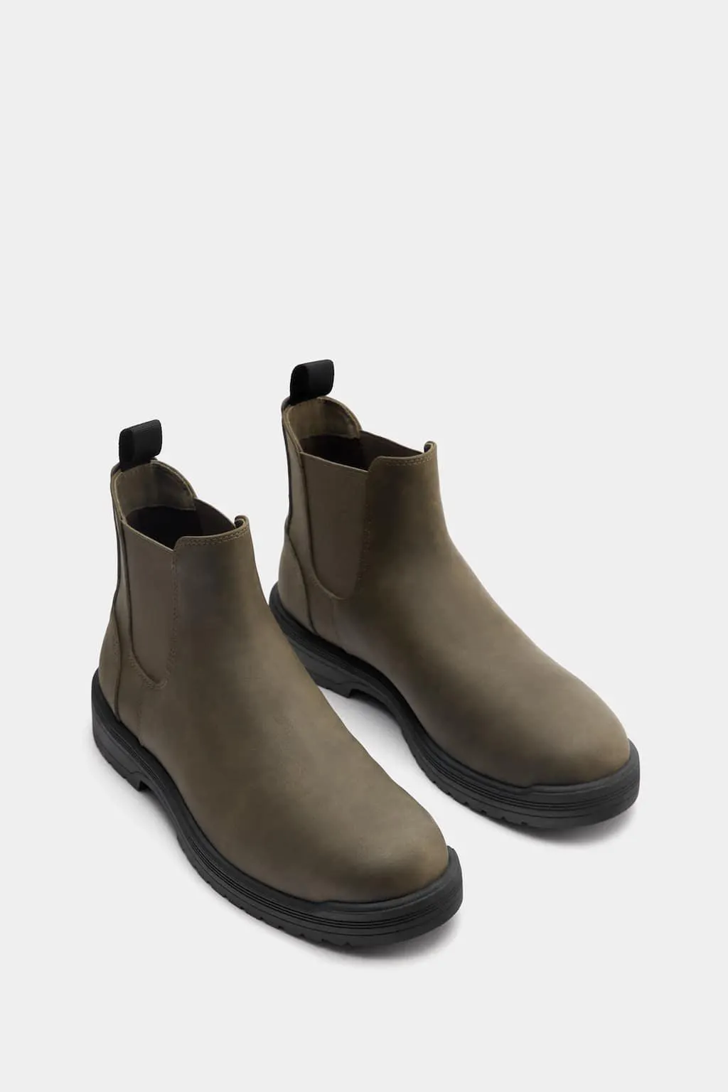 CHELSEA BOOTS