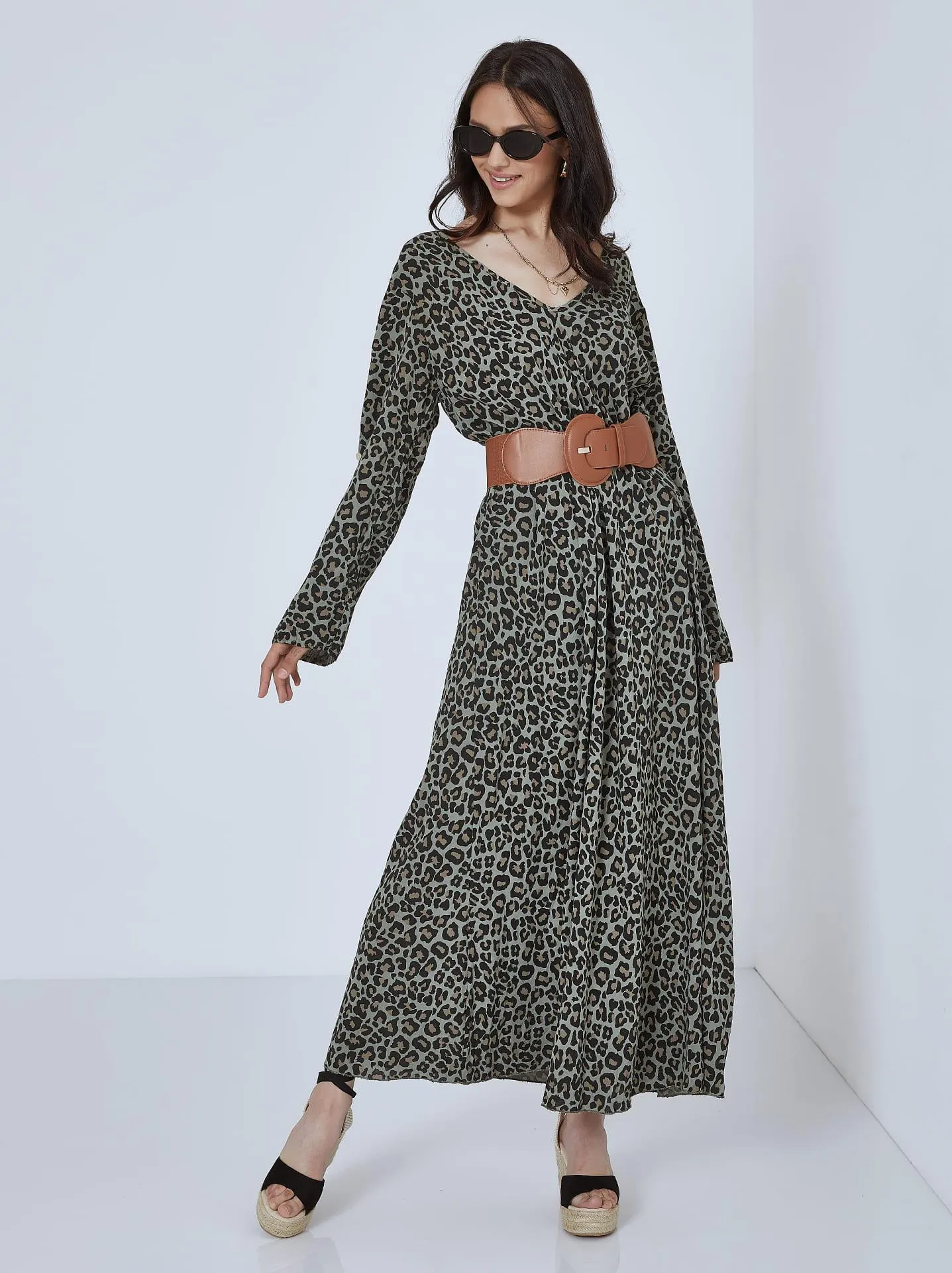 Λεοπάρ maxi φόρεμα σε χακί ανοιχτό