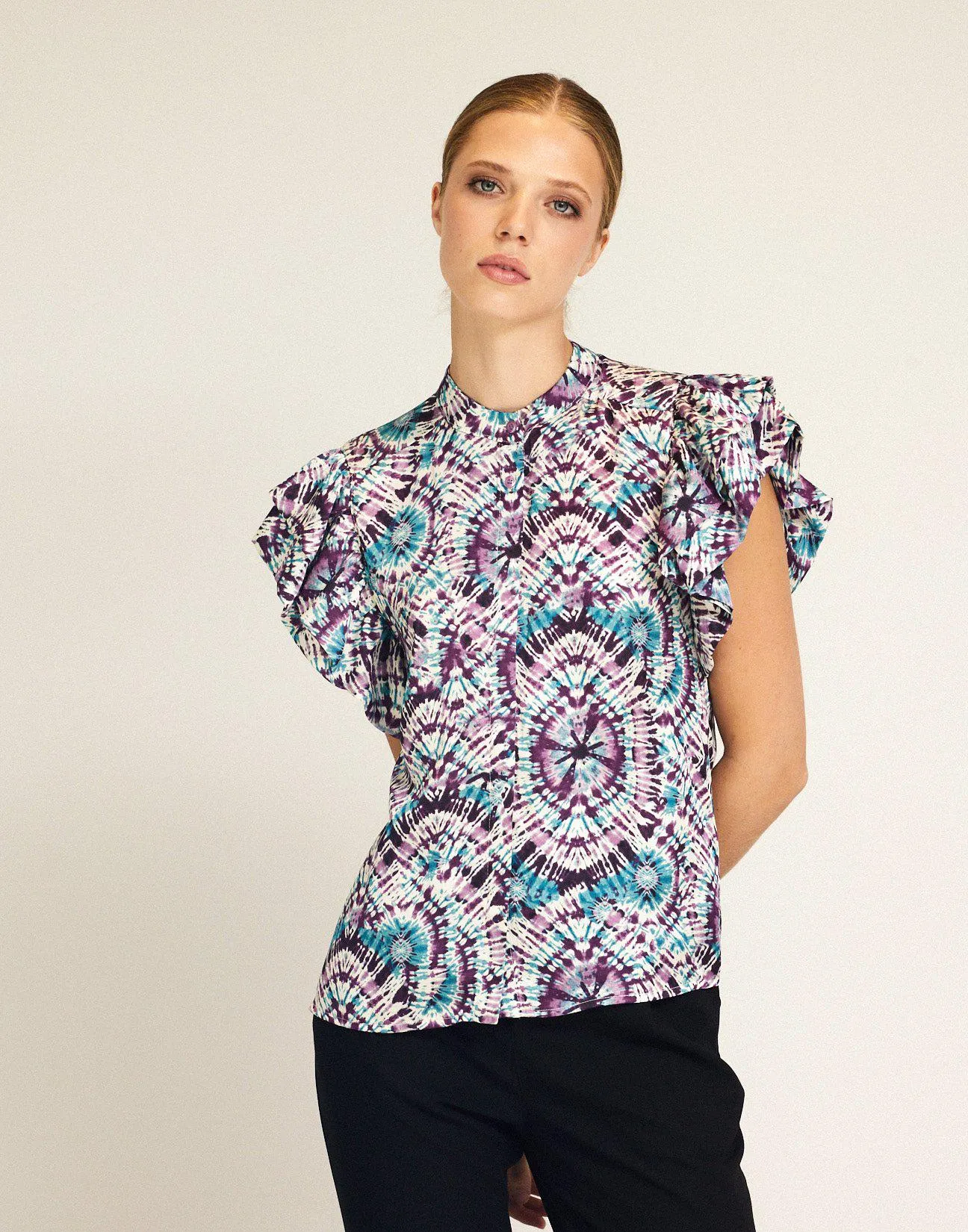 Εμπριμέ πουκάμισο με βολάν