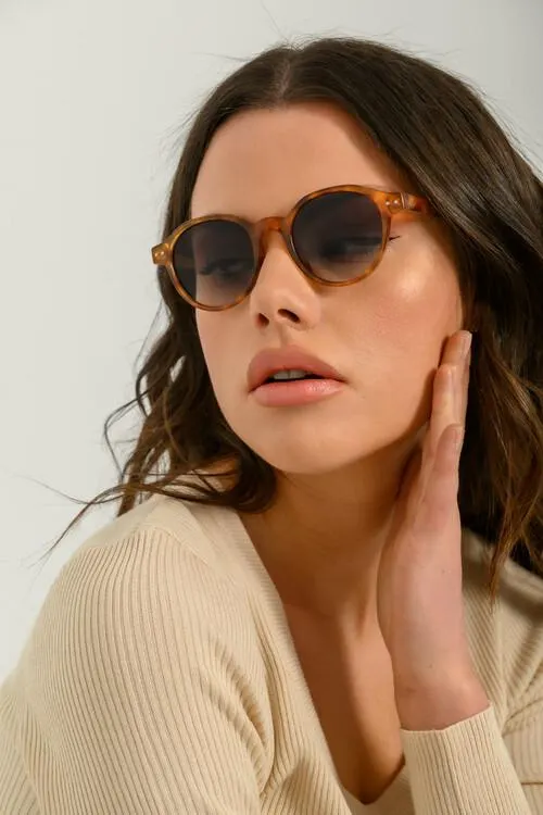 Οβάλ γυαλιά ηλίου