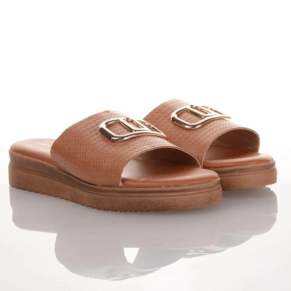 Κάμελ Flatforms με Χρυσή Αγκράφα Famous