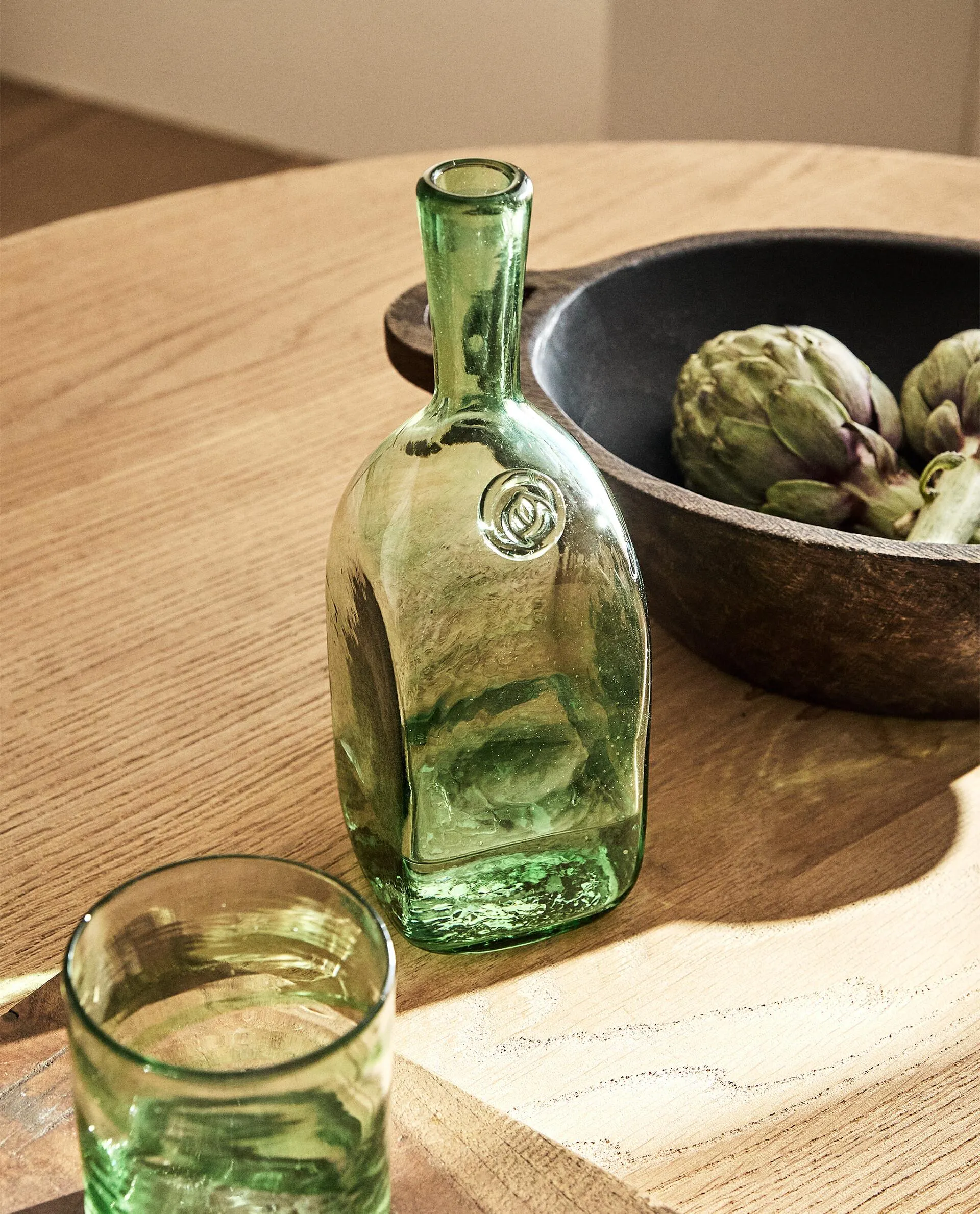 FARBIGE GLASFLASCHE MIT