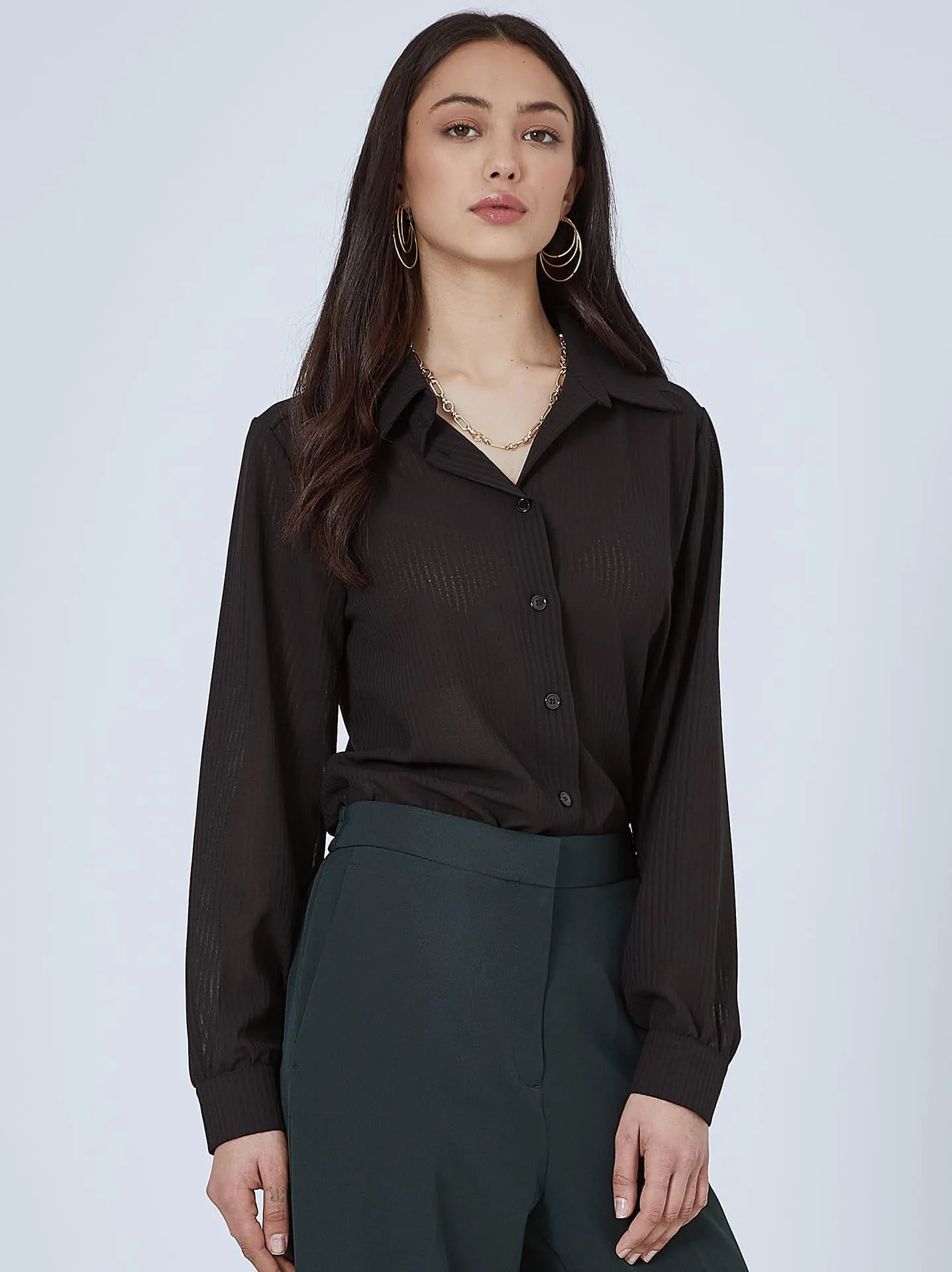 Ημιδιάφανο πουκάμισο με ρίγες σε μαύρο